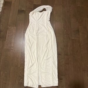 Elegant White One-Shoulder Gown 🔥